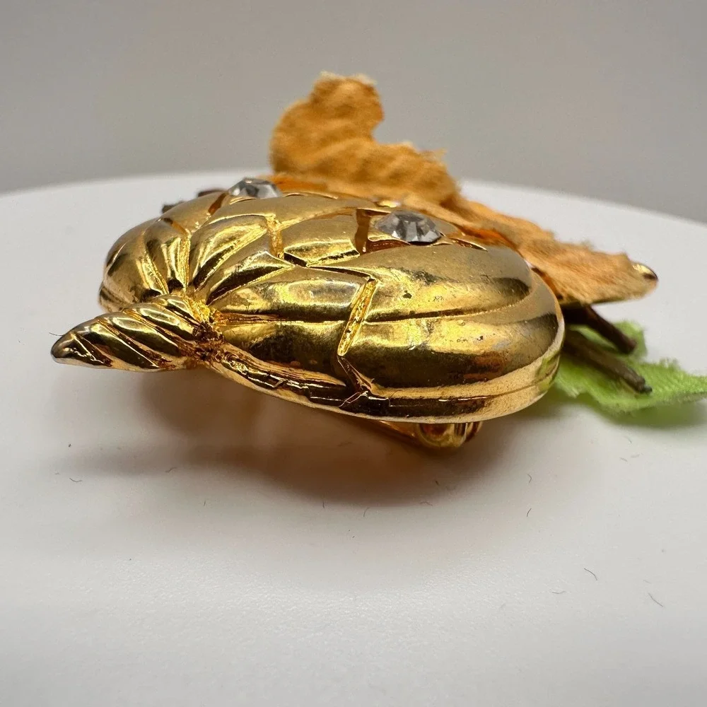 Vintage‎ 90s Halloween Pumpkin Brooch Gold Tone Clear Rhinestone Eyes Fall Leaf